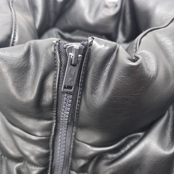 Hollister Black Puffer Vest Women’s Size L Black Faux Leather - Picture 4 of 11